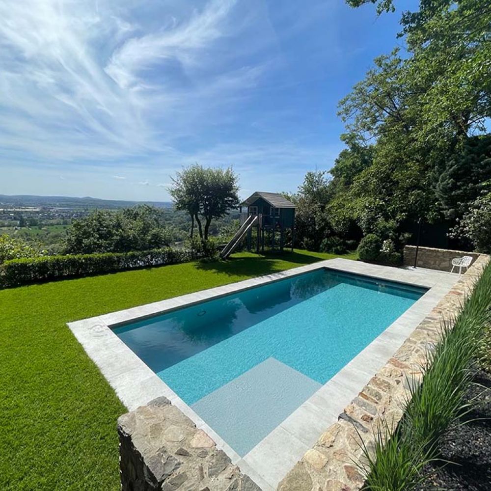 Poolbauer in der Nähe baut Schwimmbäder mit Folienauskleidung